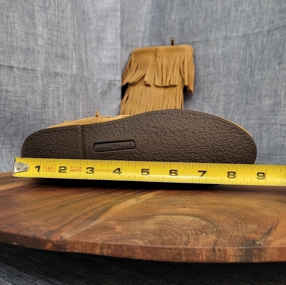 BOHO Classic Minnetonka 3-Layer Fringe Moccasin Boot Tan Size 5 - Picture 12 of 16